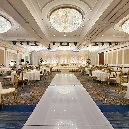 Отель Crowne Plaza Jeddah By Ihg Экстерьер фото The ballroom of the hotel