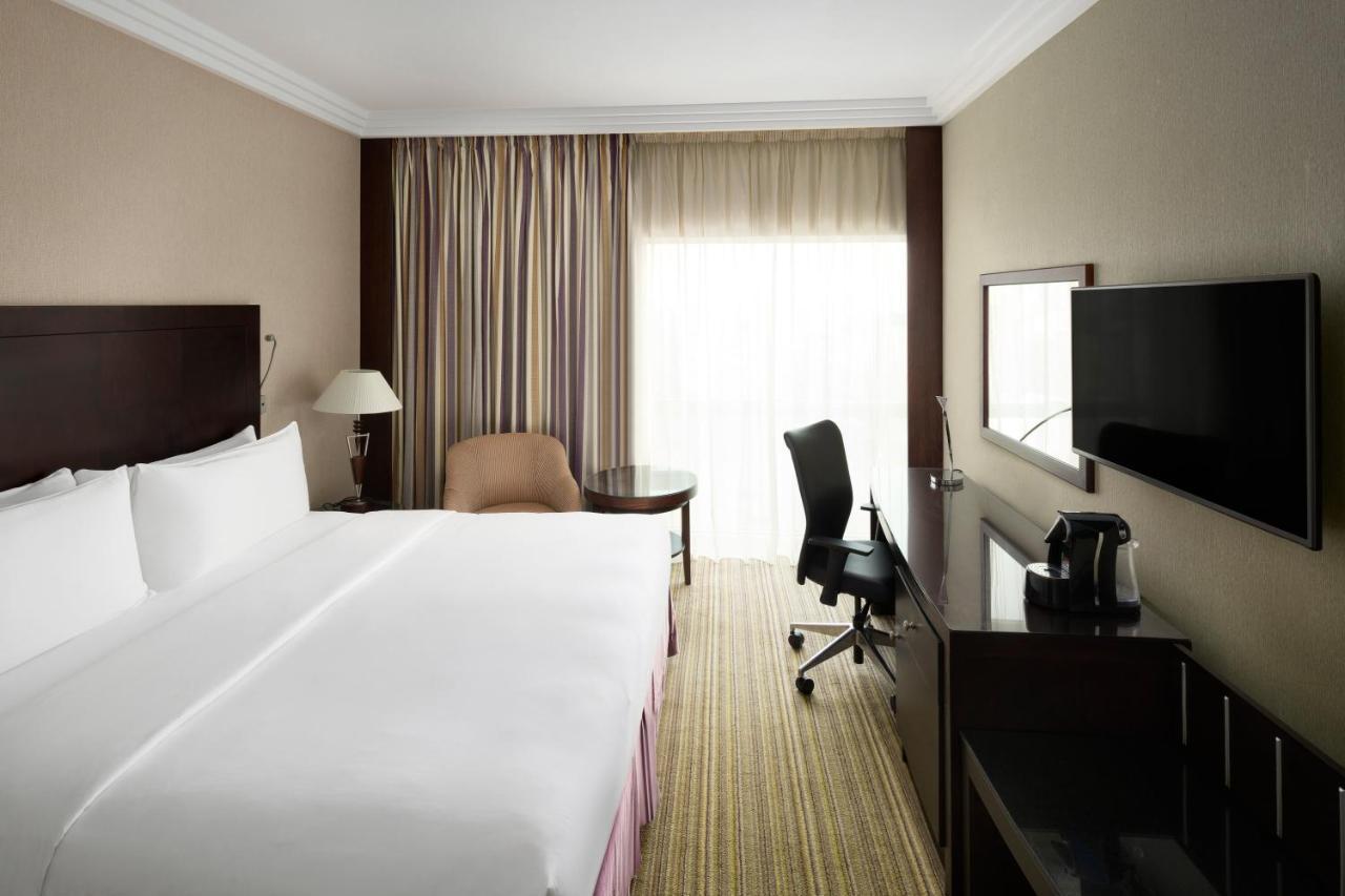 Отель Crowne Plaza Jeddah By Ihg Экстерьер фото A typical room at the hotel