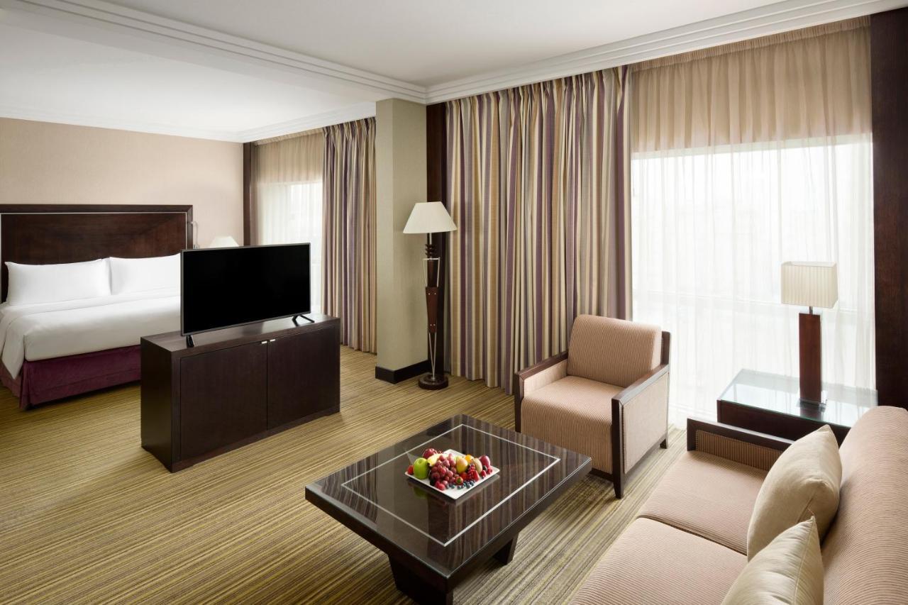Отель Crowne Plaza Jeddah By Ihg Экстерьер фото A suite at the hotel