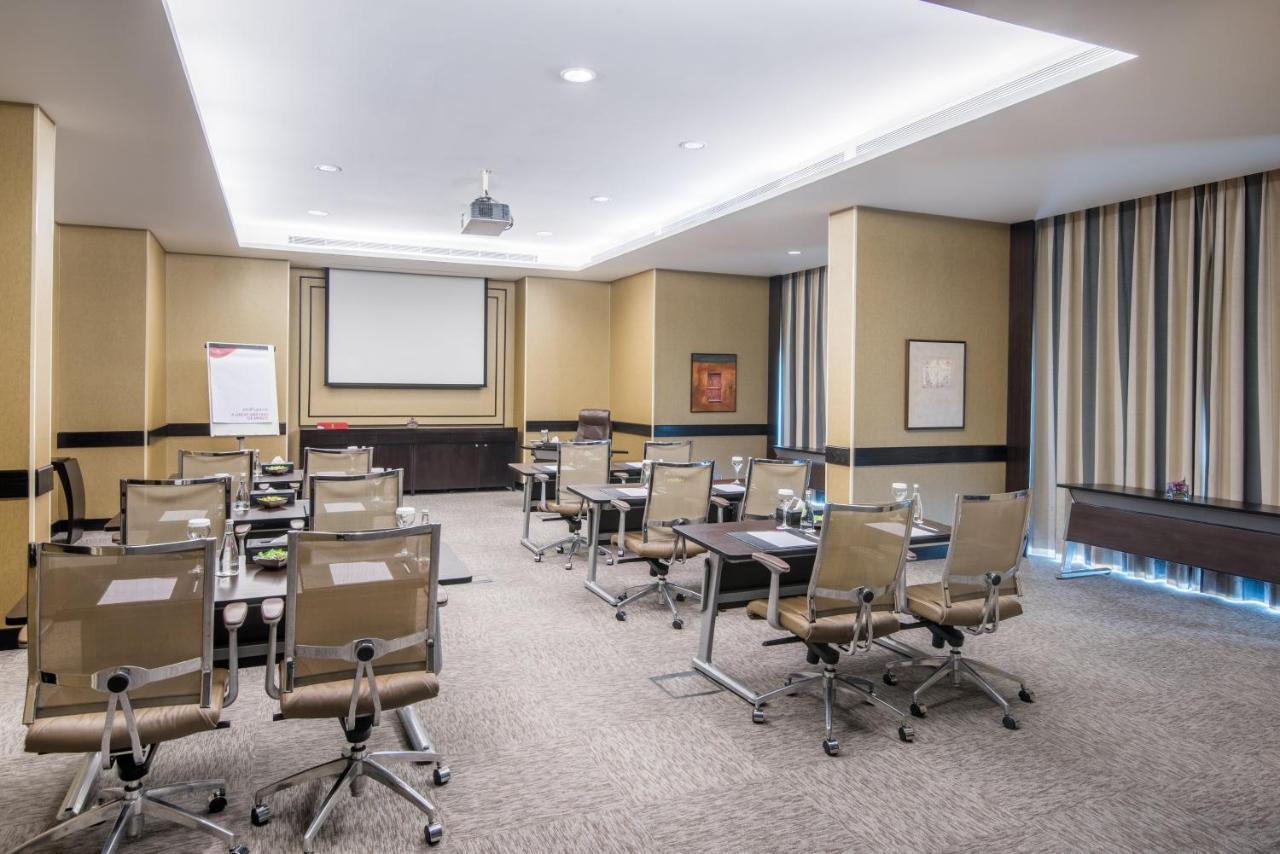 Отель Crowne Plaza Jeddah By Ihg Экстерьер фото Meeting room