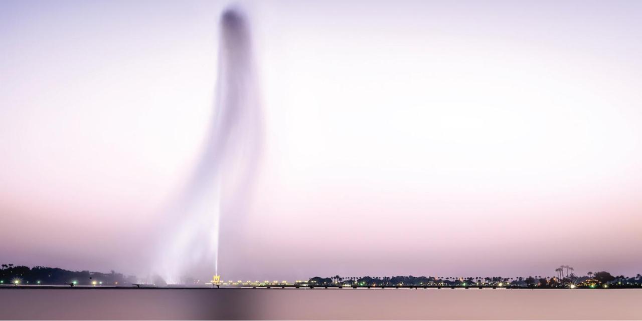 Отель Crowne Plaza Jeddah By Ihg Экстерьер фото Dubai Fountain