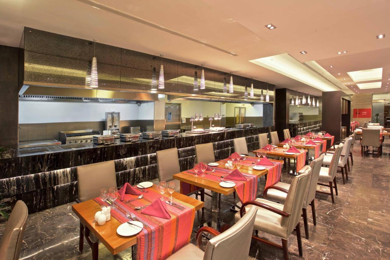 Отель Crowne Plaza Jeddah By Ihg Экстерьер фото The restaurant