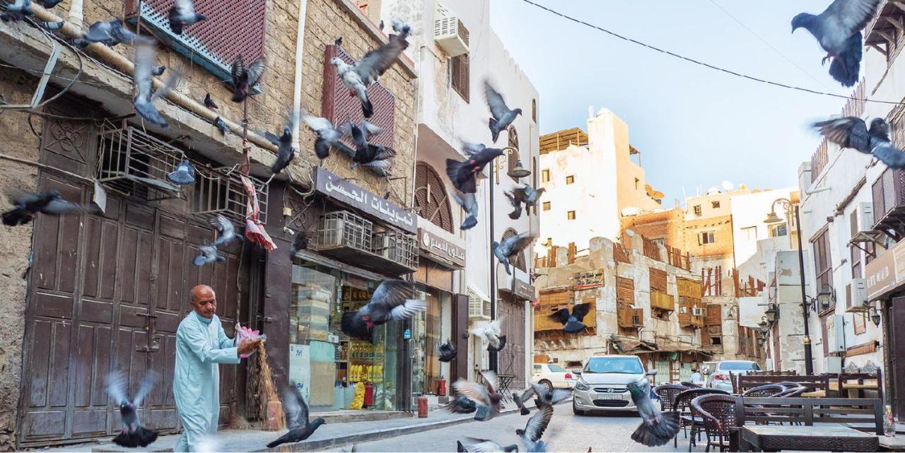 Отель Crowne Plaza Jeddah By Ihg Экстерьер фото The pigeon post in Cairo