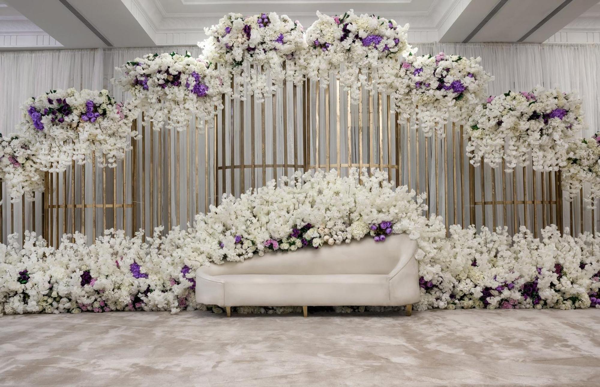 Отель Crowne Plaza Jeddah By Ihg Экстерьер фото A modern Malay wedding dais