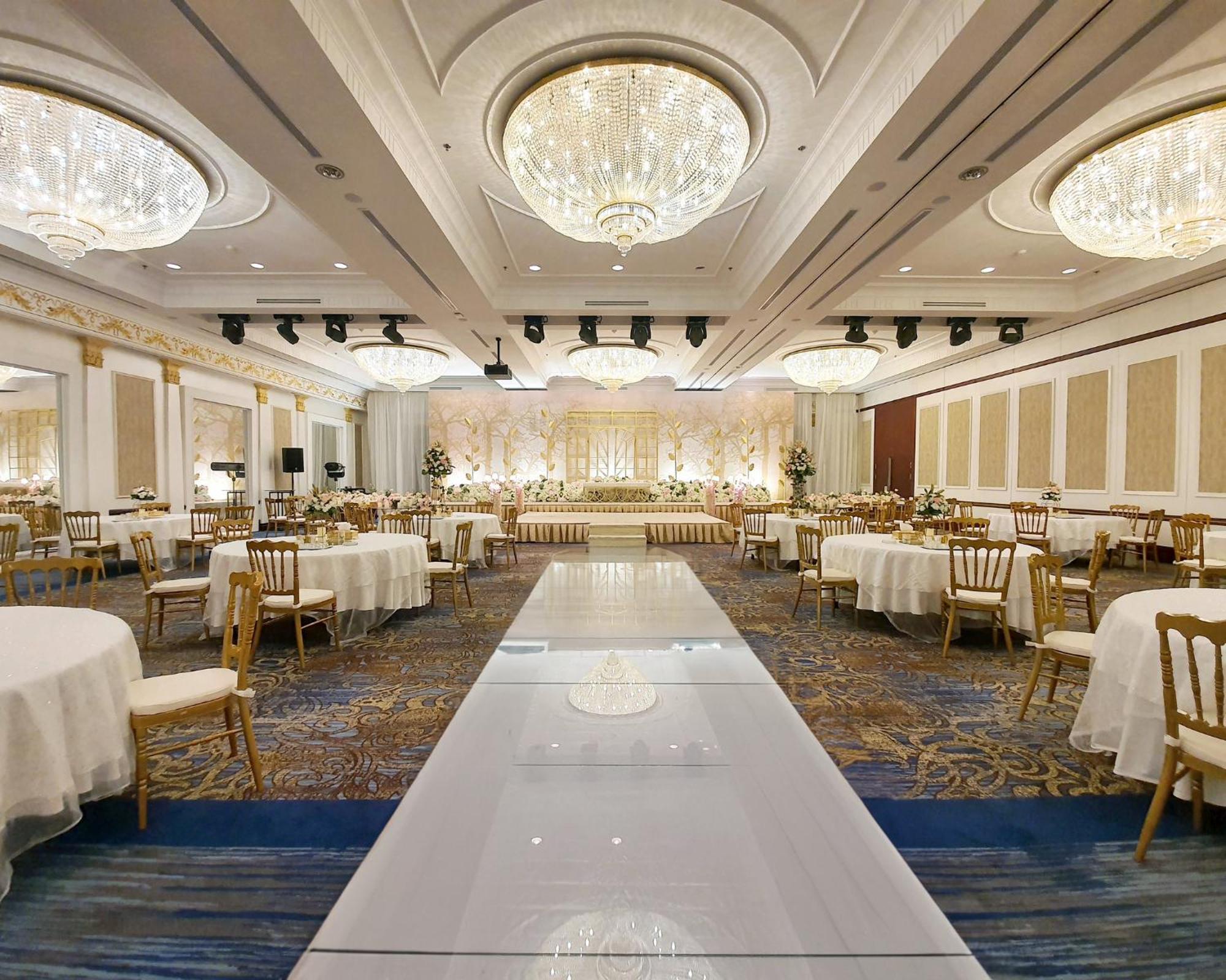 Отель Crowne Plaza Jeddah By Ihg Экстерьер фото The ballroom of the hotel